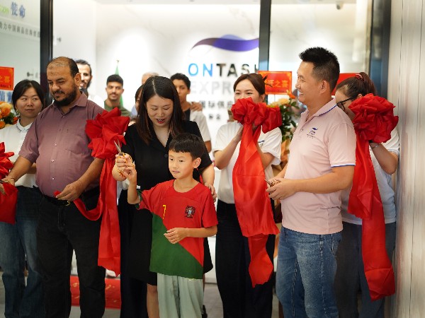 安時(shí)達(dá)公司喬遷剪彩三