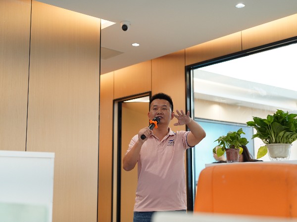 安時(shí)達(dá)公司喬遷剪彩五