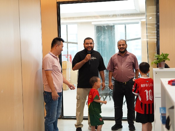 安時(shí)達(dá)公司喬遷剪彩六