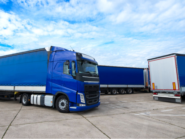 安時達中東貨代，如何選擇適合中東物流運輸?shù)妮p卡、中卡、重卡？