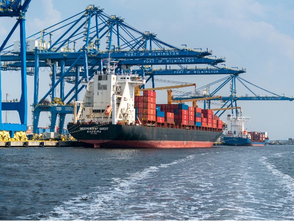 安時達中東空運，化妝品出口中東適合什么運輸方式？