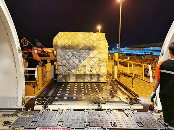 安時達中東物流，小白必看！國際貨代公司跟國際物流專線的區(qū)別在哪里？